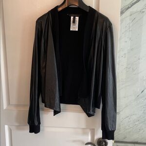 BCBGMaxAzria talla Black vegan Leather Jacket